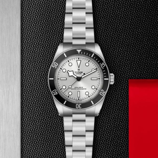 Montre Tudor Black Bay 68 automatique cadran argenté bracelet acier 43 mm