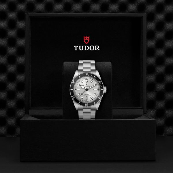 Montre Tudor Black Bay 68 automatique cadran argenté bracelet acier 43 mm