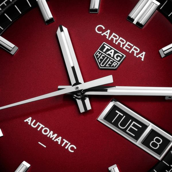 Montre TAG Heuer Carrera Day-Date automatique cadran rouge bracelet acier 41 mm