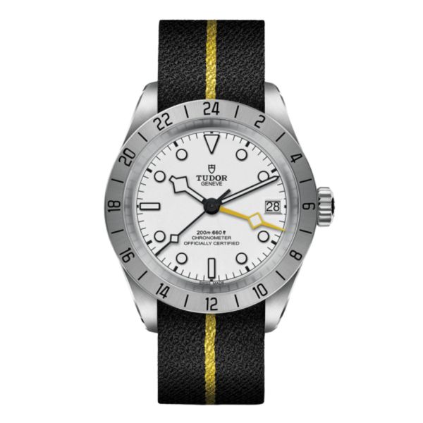 Montre Tudor Black Bay Pro automatique cadran blanc opalin bracelet tissu 39 mm