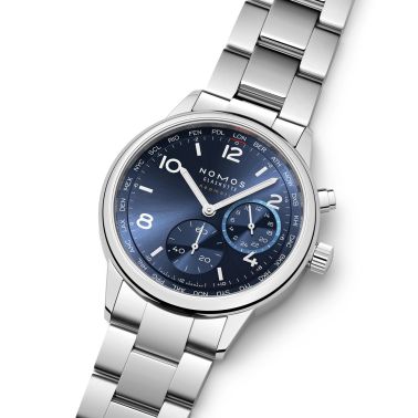 Montre Nomos Club Sport Neomatik Worldtimer Mondial cadran bleu bracelet acier 40 mm
