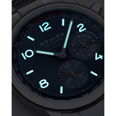 Montre Nomos Club Sport Neomatik Worldtimer Mondial cadran bleu bracelet acier 40 mm