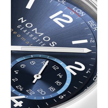 Montre Nomos Club Sport Neomatik Worldtimer Mondial cadran bleu bracelet acier 40 mm