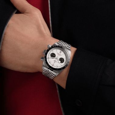 Montre Tudor Black Bay Chrono automatique cadran blanc opalin bracelet acier 5 mailles 41 mm