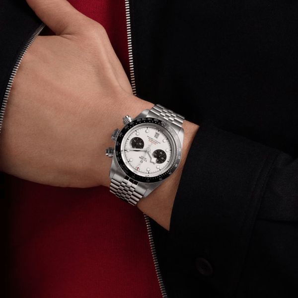 Montre Tudor Black Bay Chrono automatique cadran blanc opalin bracelet acier 5 mailles 41 mm