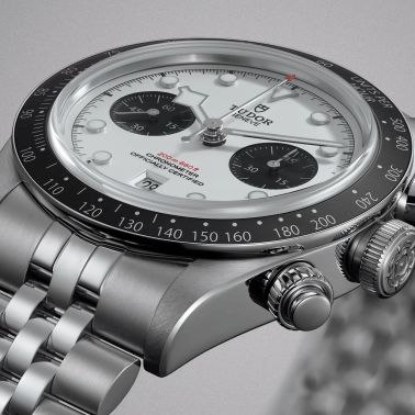 Montre Tudor Black Bay Chrono automatique cadran blanc opalin bracelet acier 5 mailles 41 mm
