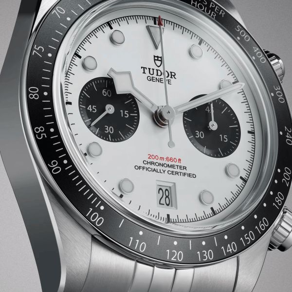 Montre Tudor Black Bay Chrono automatique cadran blanc opalin bracelet acier 5 mailles 41 mm