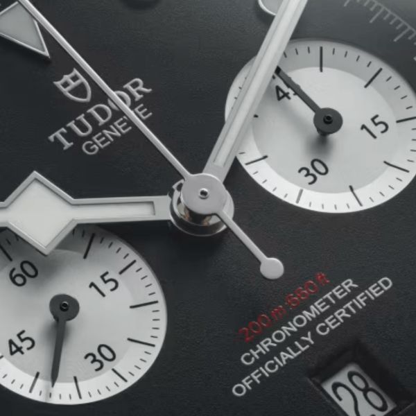 Montre Tudor Black Bay Chrono automatique cadran noir bracelet acier riveté 41 mm