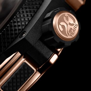 Montre Hublot Big Bang 20ème Anniversaire King Gold Ceramic automatique cadran carbone bracelet caoutchouc 43 mm