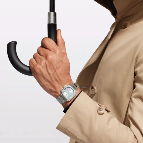 Montre Bell and Ross BR 05 Ice Blue Steel automatique cadran bleu bracelet acier 36 mm