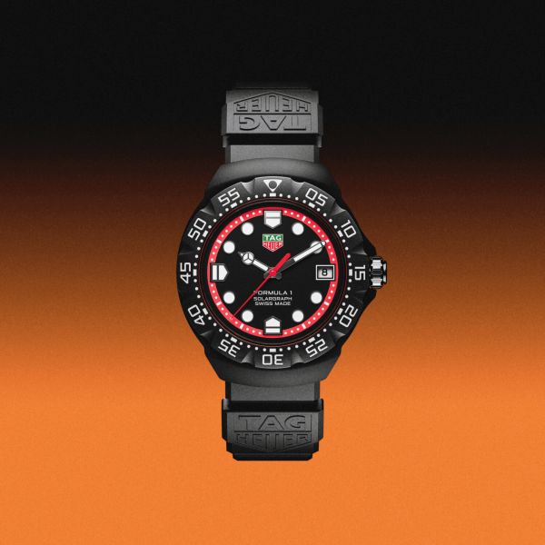 TAG Heuer Formula 1 Solargraph black dial rubber strap 38 mm