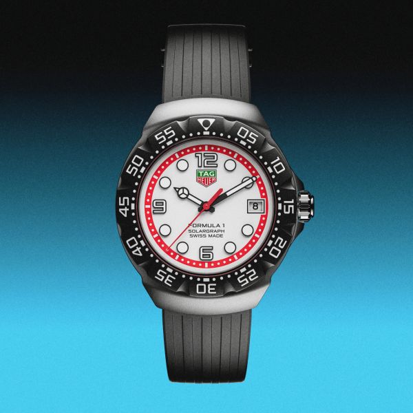 Montre TAG Heuer Formula 1 Solargraph cadran blanc bracelet caoutchouc 38 mm