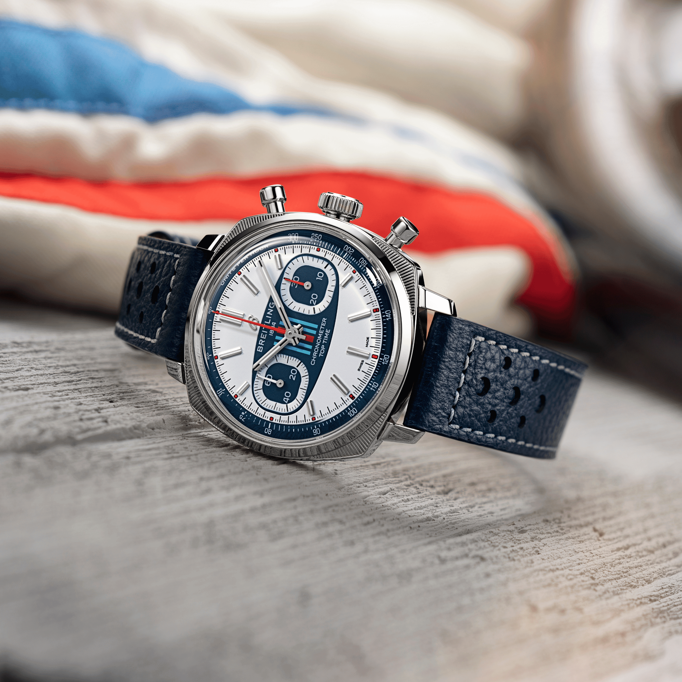 Montre Breitling Top Time B01 Martini Racing automatique cadran bleu bracelet cuir bleu 38 mm - Ed limitée