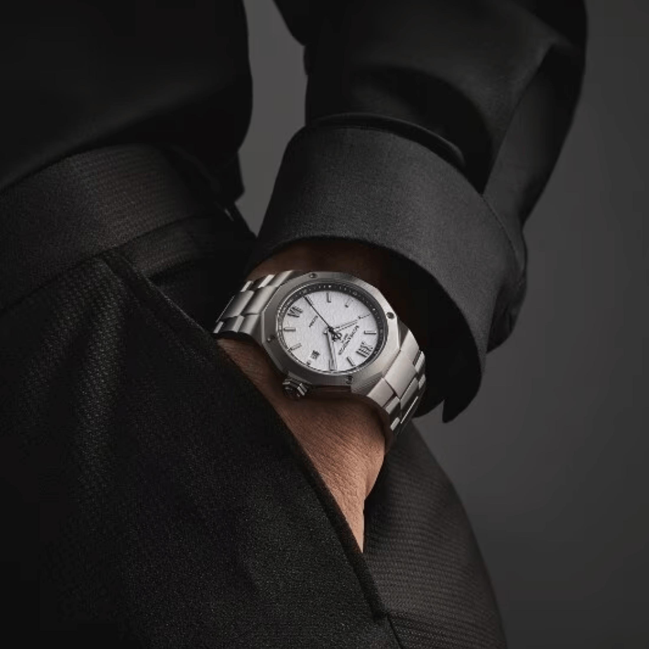 Baume et Mercier Riviera Automatic watch, black dial, steel bracelet, 42 mm