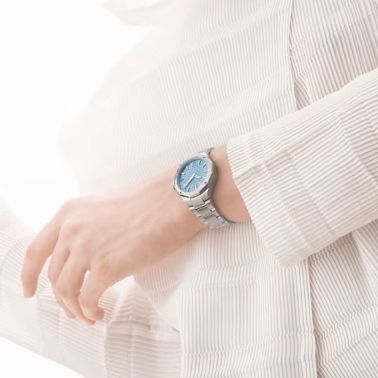 Montre Baume et Mercier Riviera quartz cadran bleu bracelet acier 33 mm