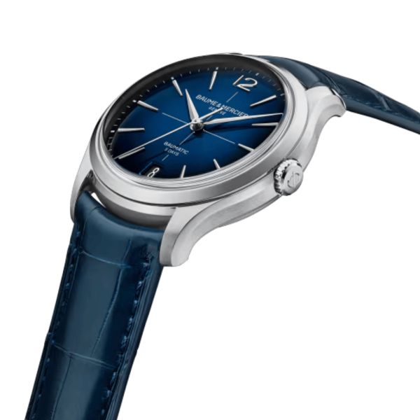 Montre Baume et Mercier Clifton automatique cadran bleu bracelet cuir bleu 39 mm