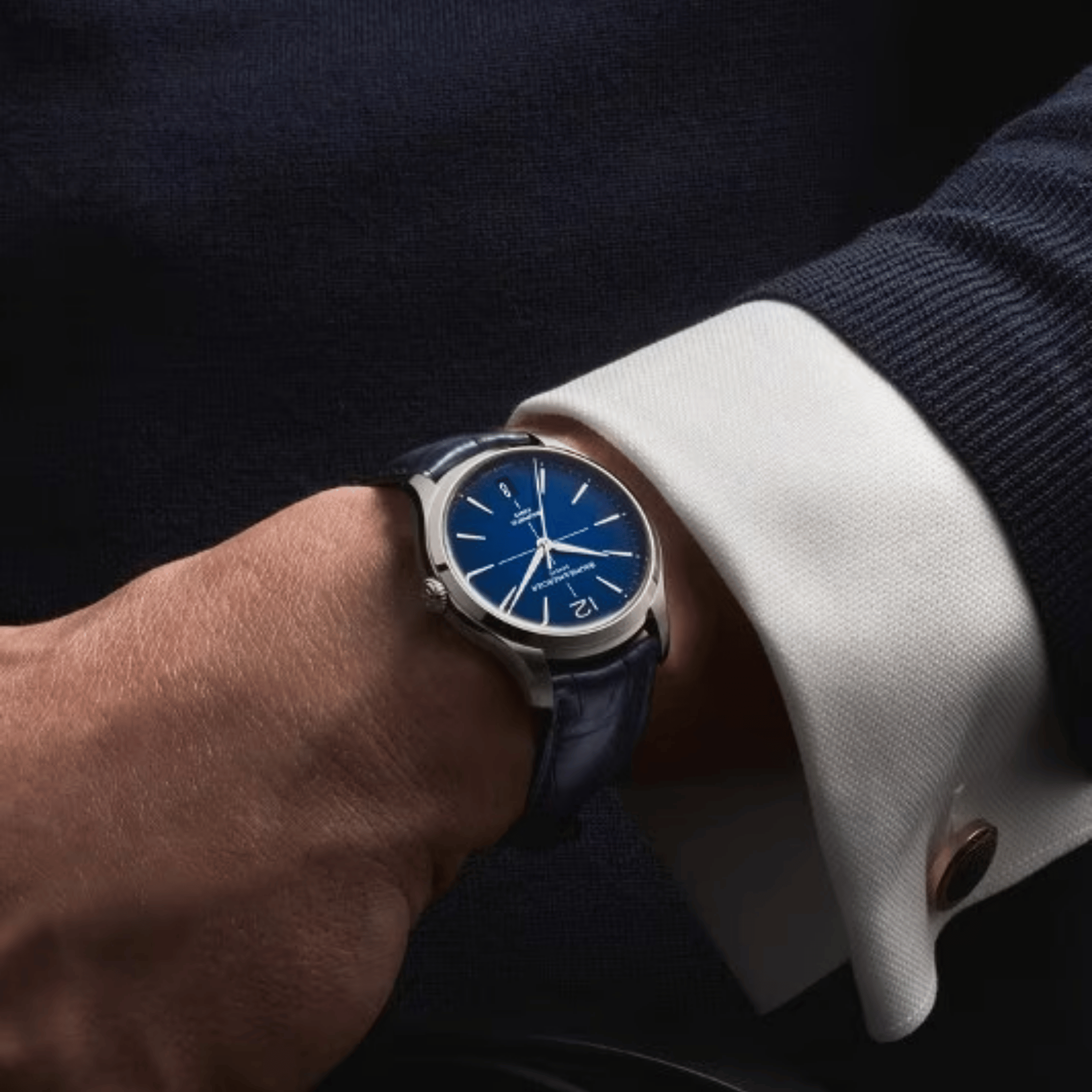 Montre Baume et Mercier Clifton automatique cadran bleu bracelet cuir bleu 39 mm