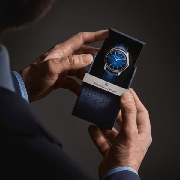 Montre Baume et Mercier Clifton automatic, blue dial, blue strap, 39 mm