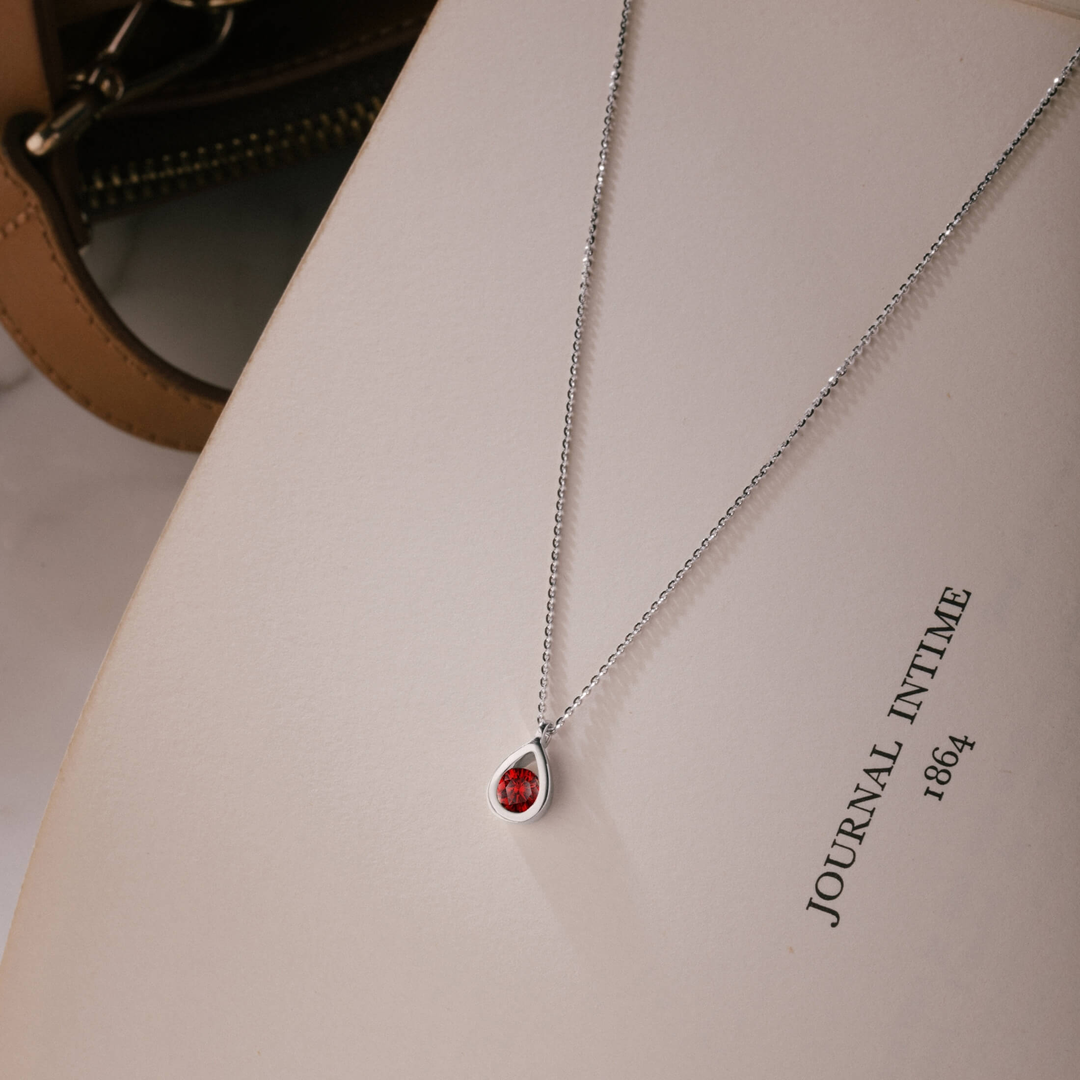 Lepage Clyde necklace in yellow gold and ruby