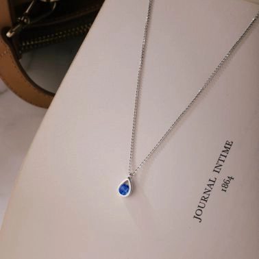 Lepage Clyde necklace in white gold and sapphire