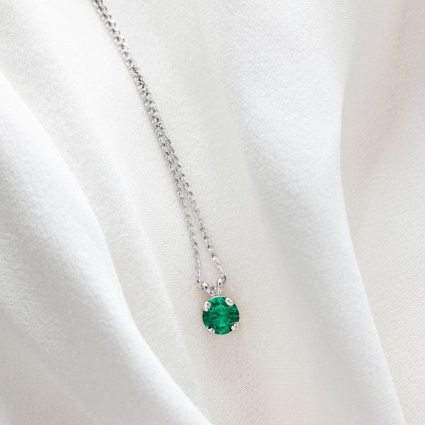 Lepage Présage necklace in yellow gold and emerald