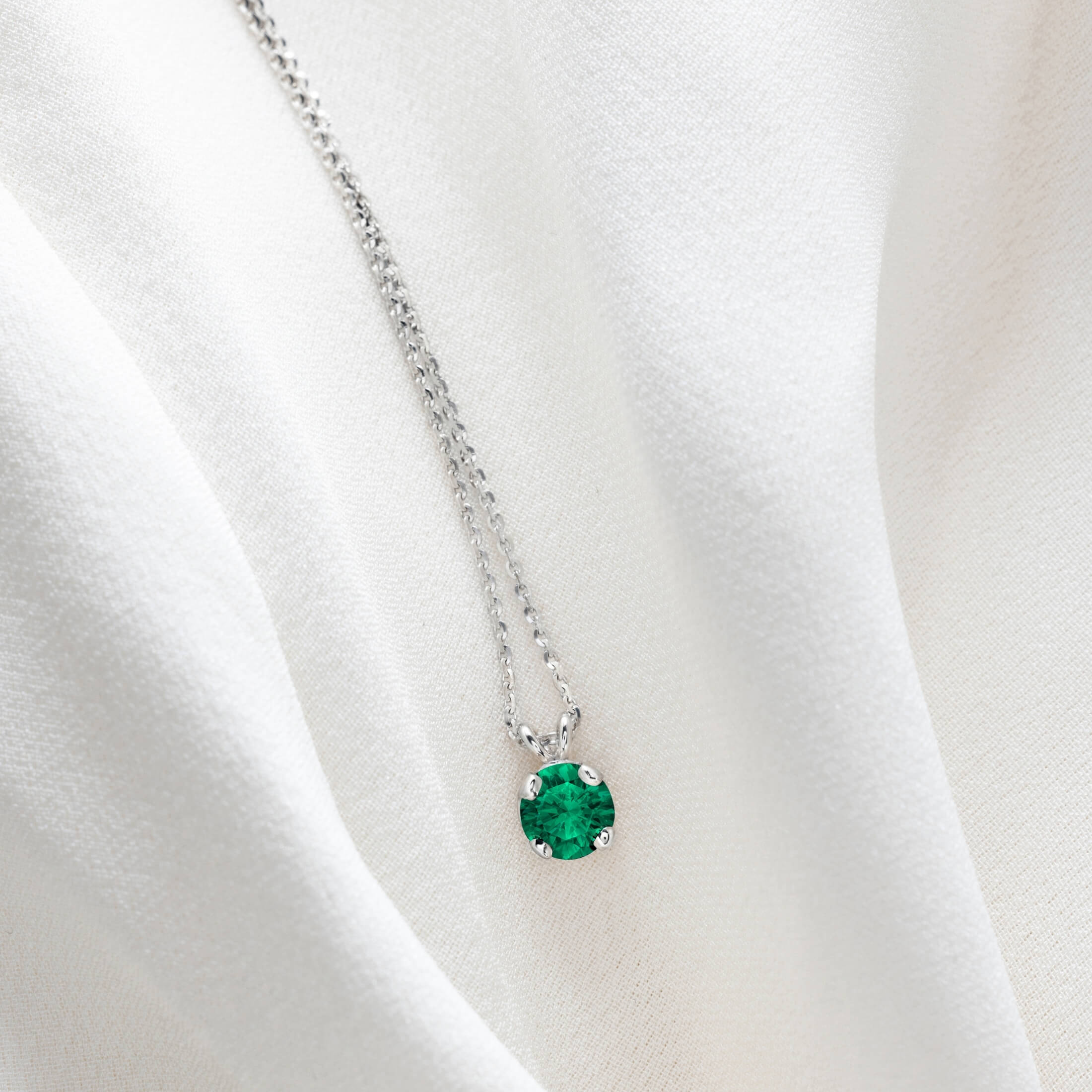 Lepage Présage necklace in yellow gold and emerald