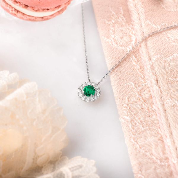 Collier Lepage Coquette en or rose émeraude et diamants