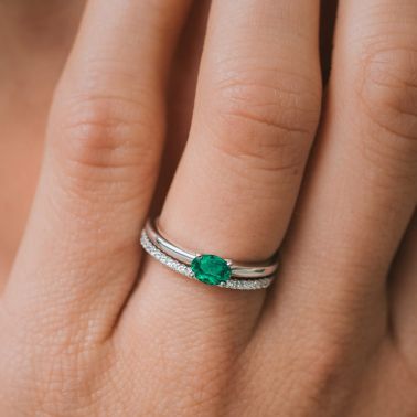 Lepage Emotion engagement ring in yellow gold and oval cut emerald
