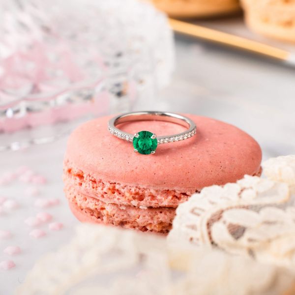 Solitaire Lepage Demoiselle en or jaune émeraude et diamants