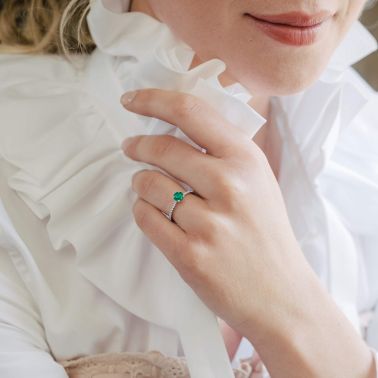 Solitaire Lepage Demoiselle en or blanc émeraude et diamants