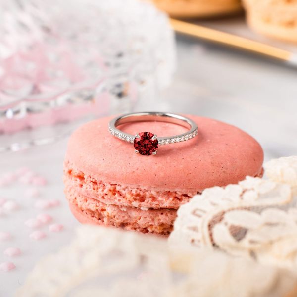 Solitaire Lepage Demoiselle en or rose rubis et diamants