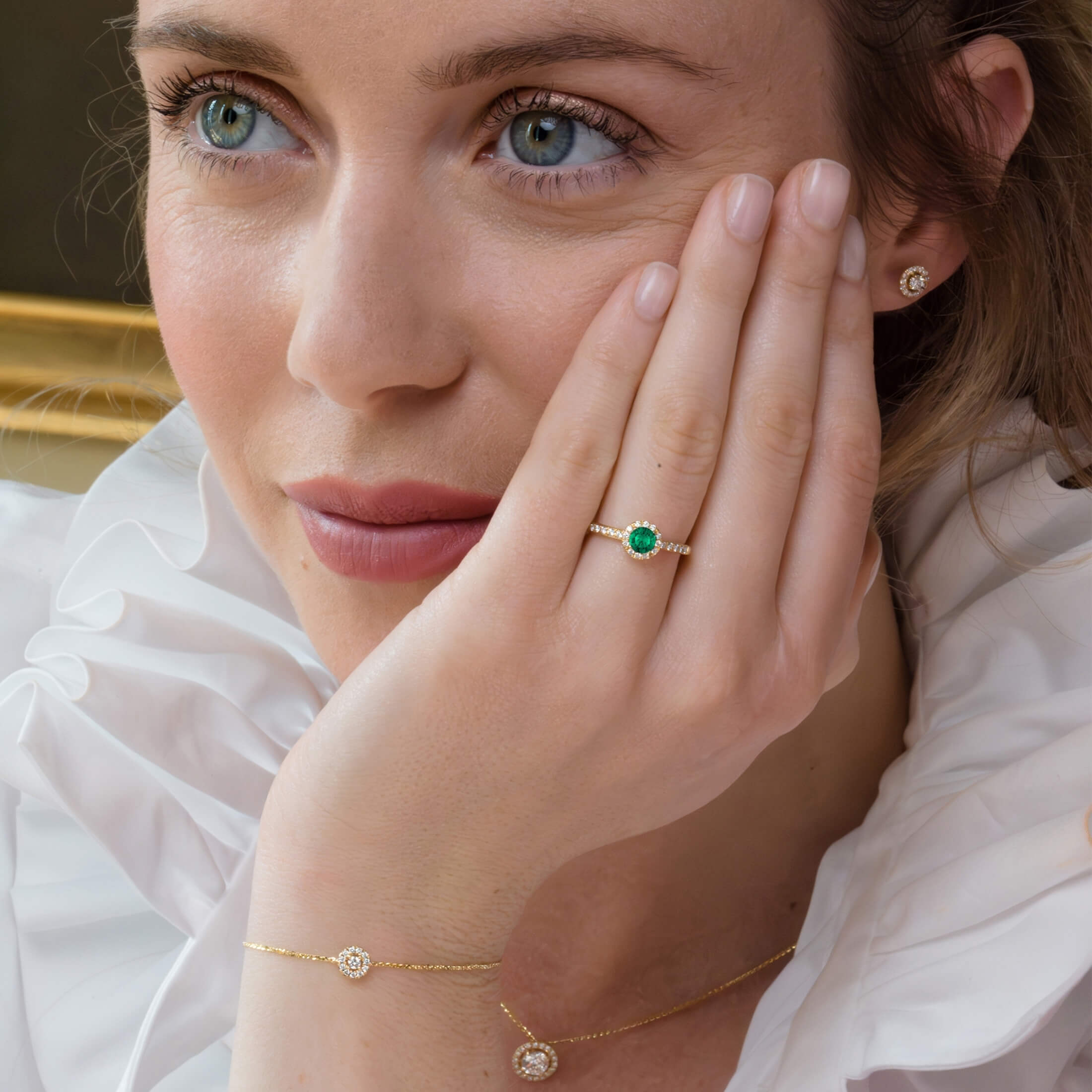 Lepage Coquette engagement ring in white gold, emerald and diamonds