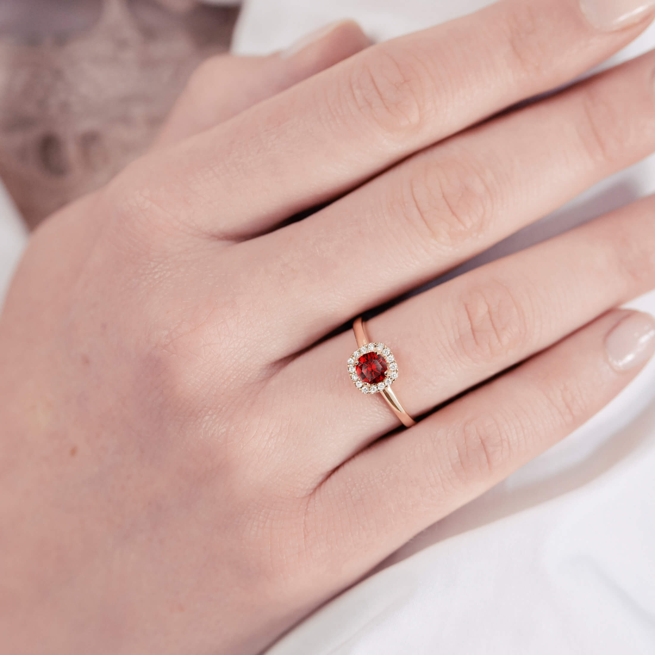 Solitaire Lepage Jolie-Rose en or blanc rubis et diamants