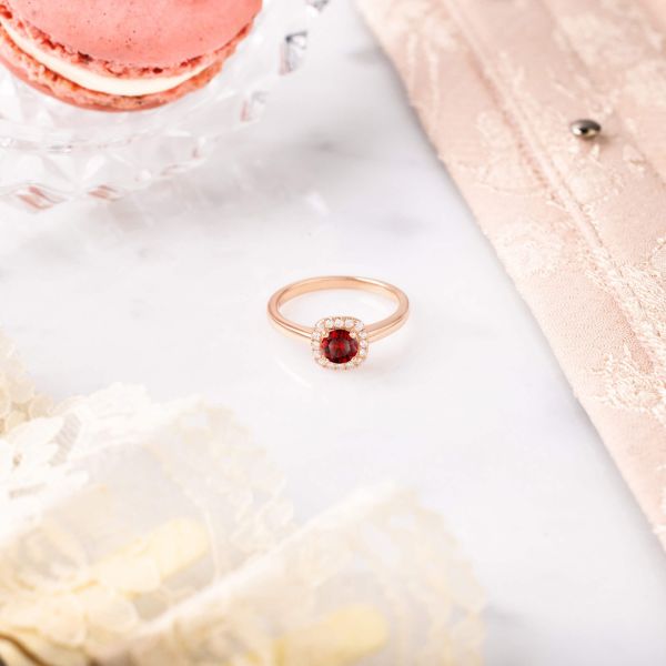 Solitaire Lepage Jolie-Rose en or jaune rubis et diamants