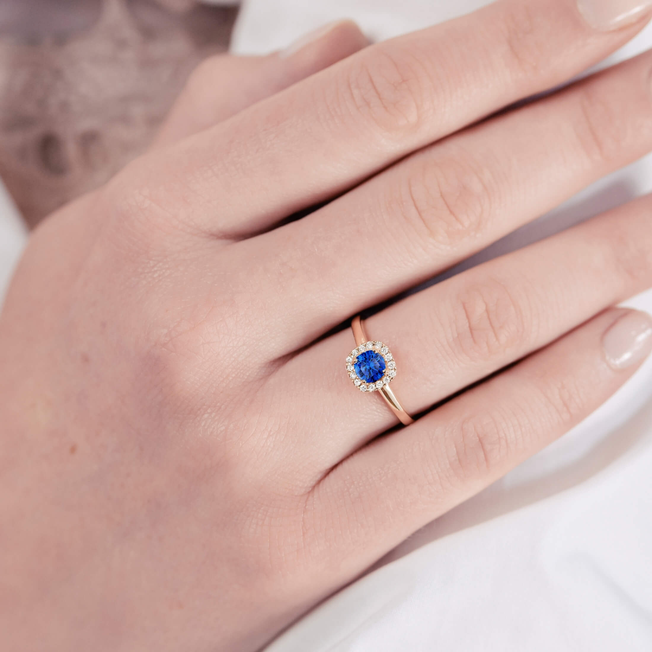 Lepage Jolie-Rose engagement ring in yellow gold, sapphire and diamonds