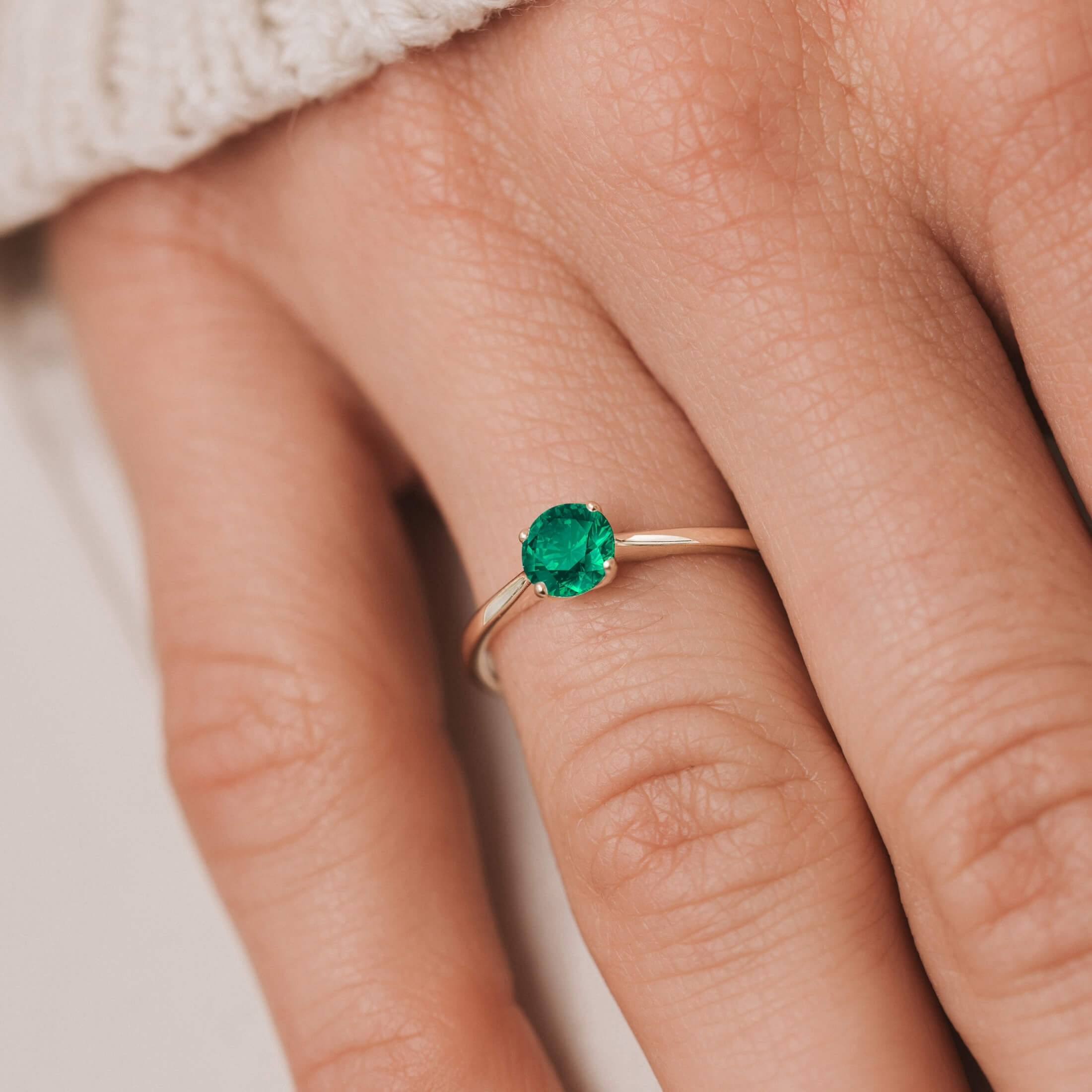 Lepage Désir engagement ring in white gold and emerald
