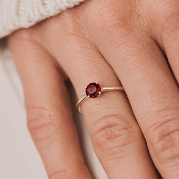 Lepage Désir engagement ring in yellow gold and ruby