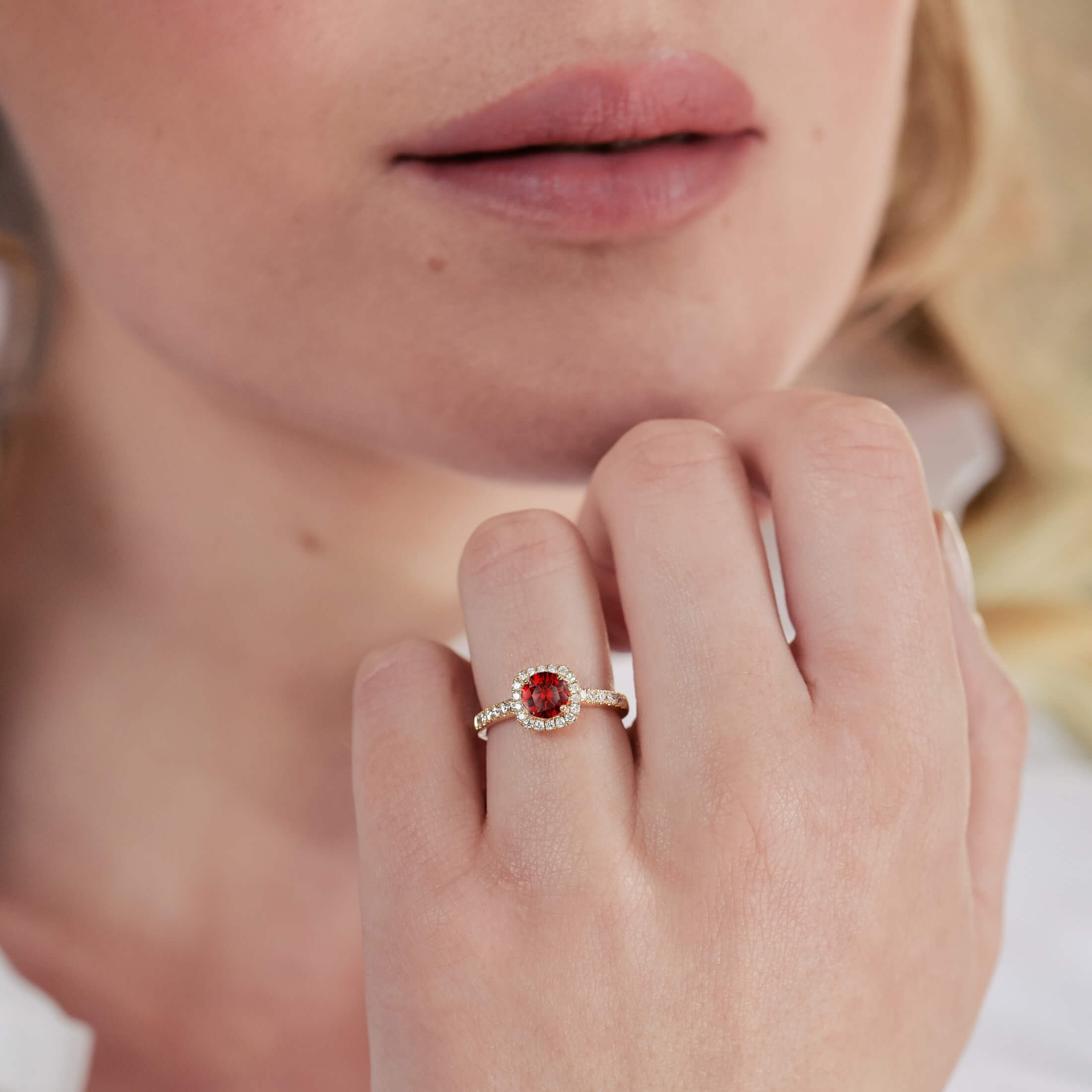 Solitaire Lepage Madame Rose en or rose rubis et diamants