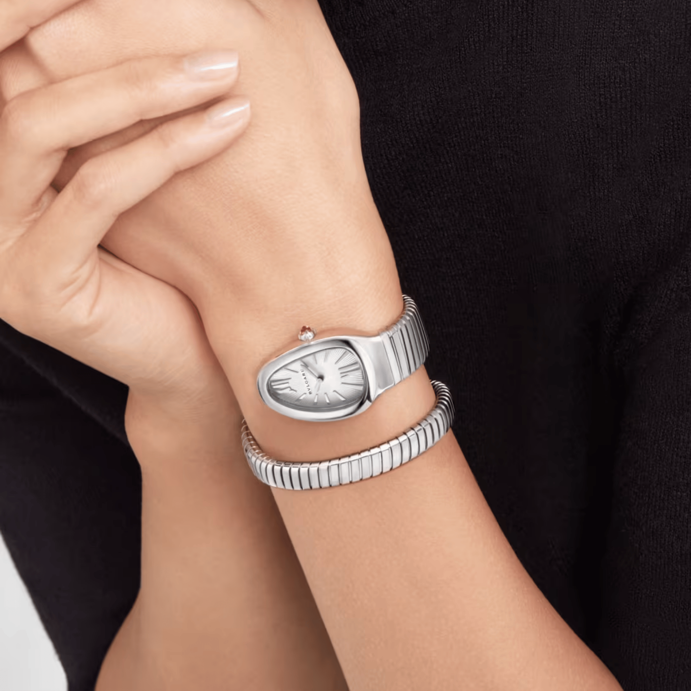 Montre Bulgari Serpenti Tubogas quartz cadran en opaline argentée bracelet acier 35 mm