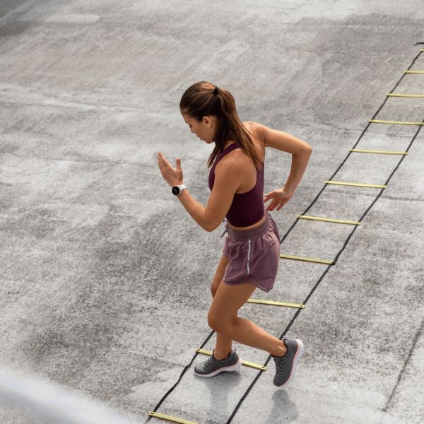 Garmin Vívoactive 6 watch, 42 mm ivory strap, Lunar Gold