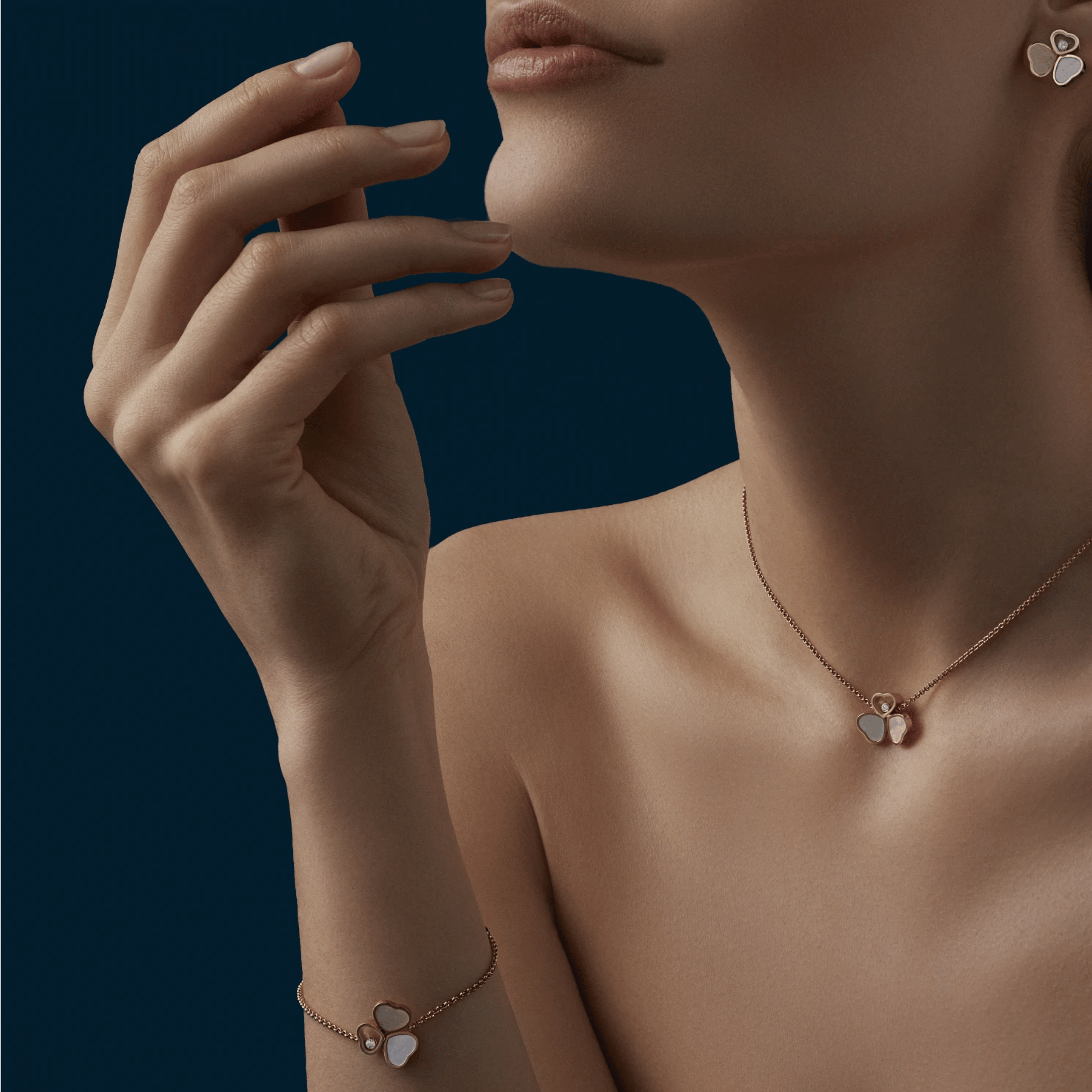 Collier Chopard My Happy Hearts en or blanc, nacre et diamant
