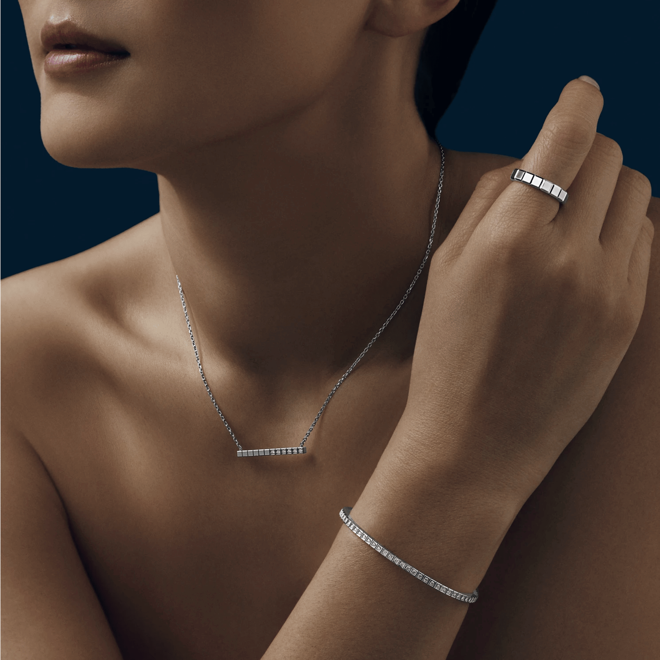 Collier Chopard Ice Cube en or blanc et diamants 