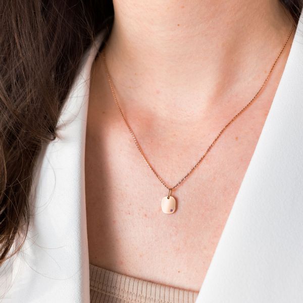 Médaille Colette Coussin en or rose et saphir rose