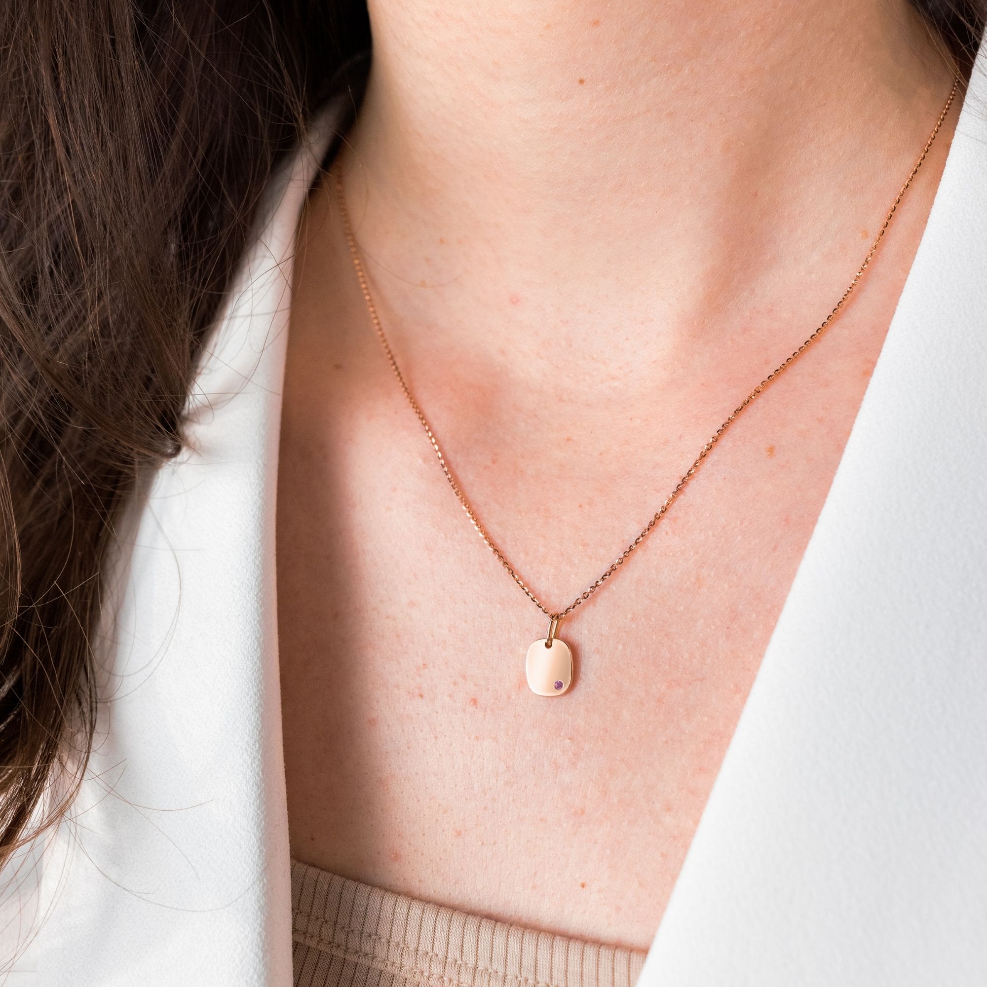 Médaille Colette Coussin en or rose et saphir rose