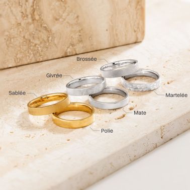 Lepage 2 mm Emoi wedding ring in yellow gold