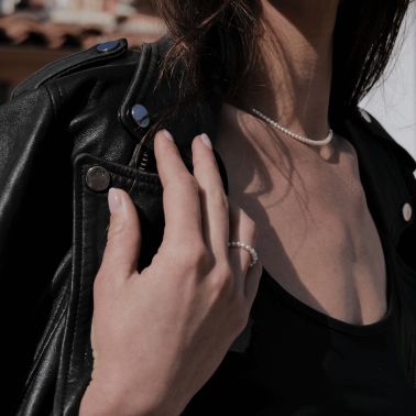 Bague Claverin Timeless en or jaune et perles blanches