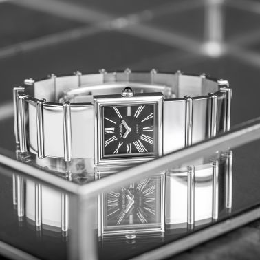 Chanel Mademoiselle quartz 23 mm x 23 mm 