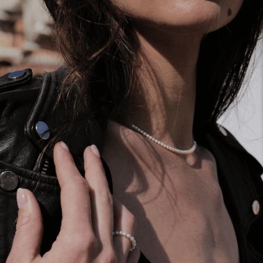 Collier Claverin Mini Rock My Pearls en or blanc et perles blanches