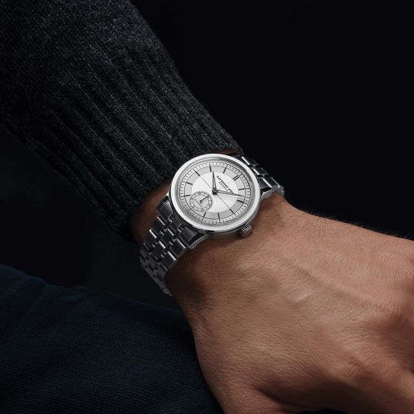 Montre Raymond Weil Millesime Automatique Petite Seconde cadran argenté bracelet acier 39,5 mm