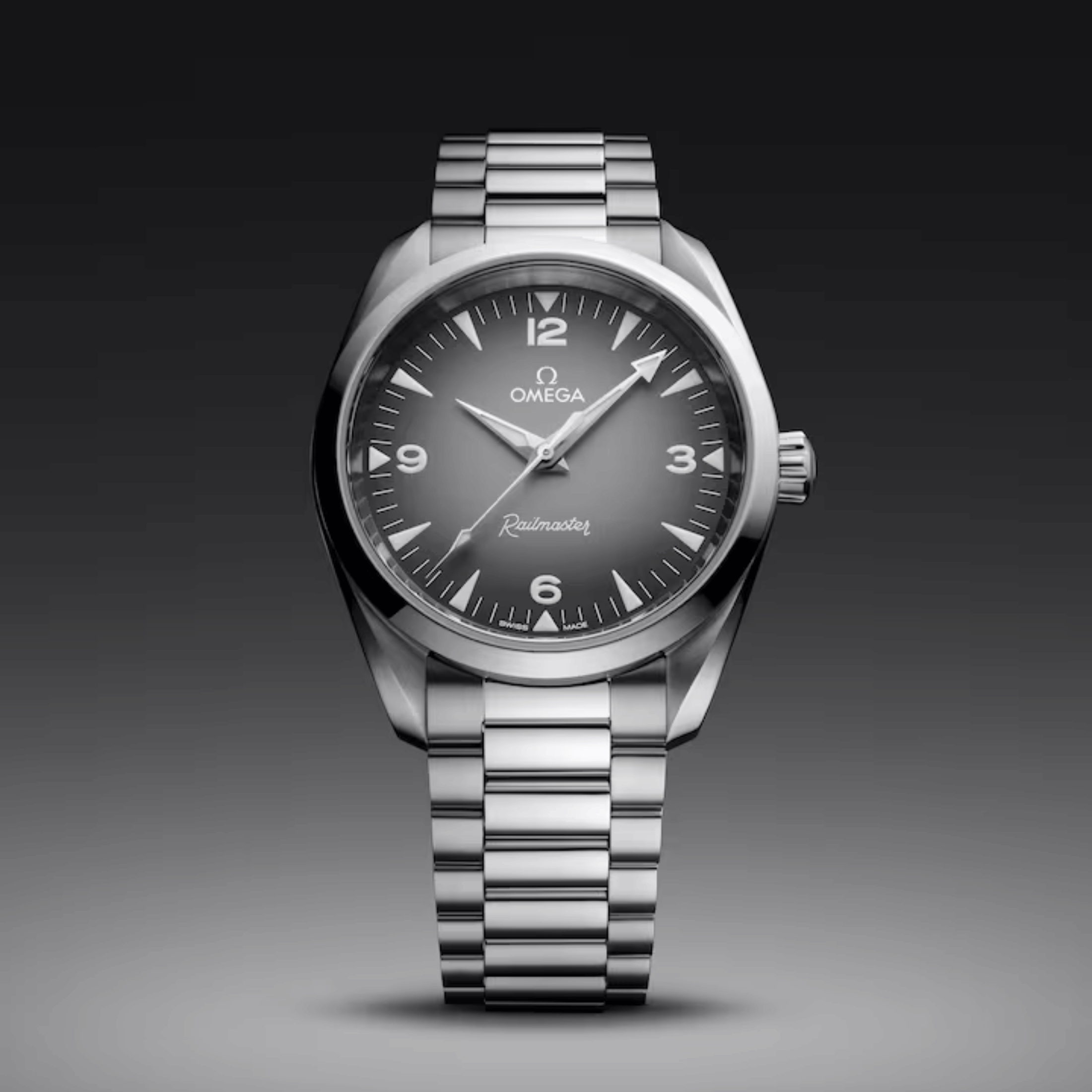 Montre Omega Seamaster Railmaster Co-Axial Master Chronometer cadran gris bracelet acier 38 mm
